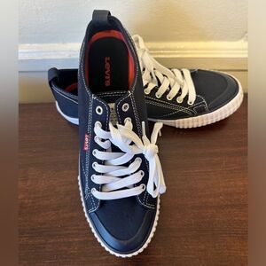 Men’s Levi's Navy Canvas lightweight Sneakers with White Laces size 8, new